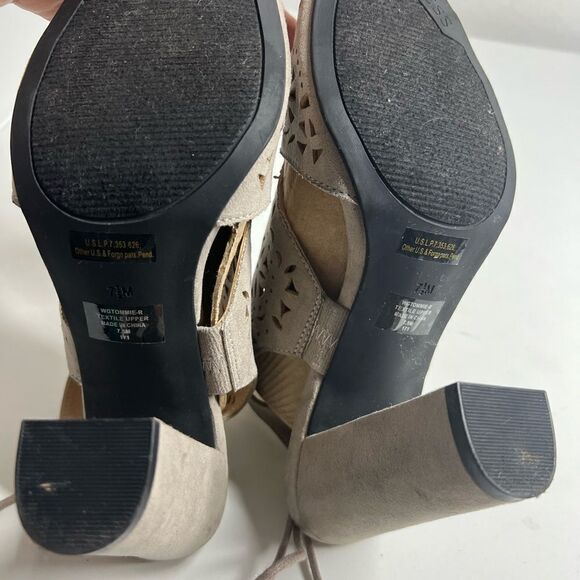 GUESS "Tommie" Light Brown Peep Toe Platform Heel Shoes Size 7,5 - Picture 11 of 11